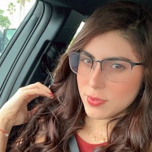 Meet your Posher, Lorena